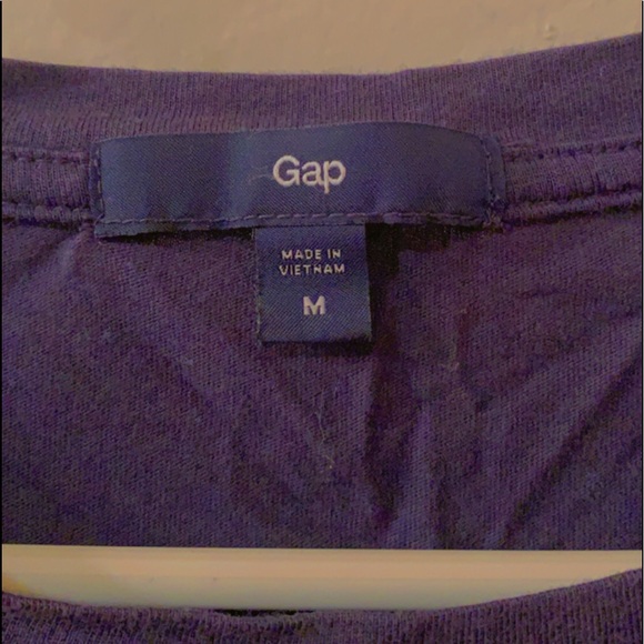 Gap Tshirt - Picture 2 of 2